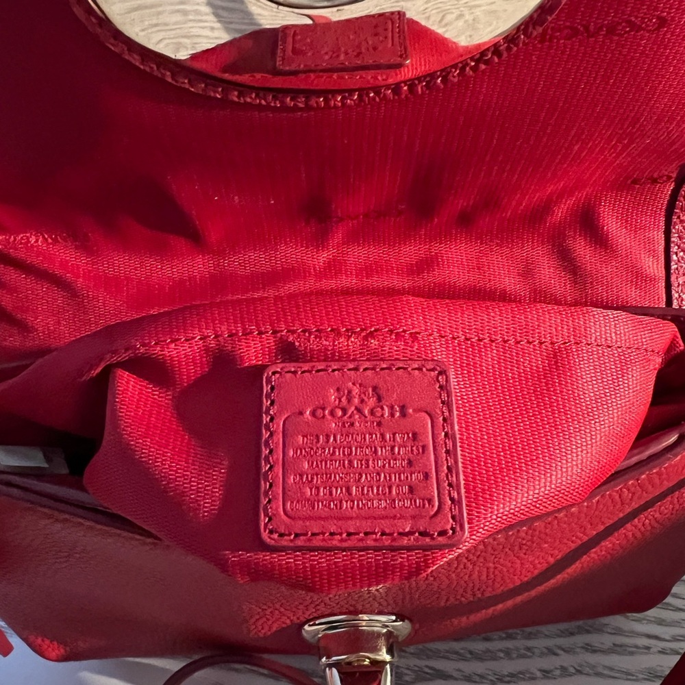 Vintage Coach Red Pebbled Leather Crossbody with Black Leather Tab Clutch - Picture 12 of 13